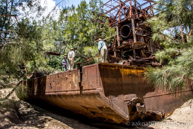 アウトバックに放置された巨大船の残骸