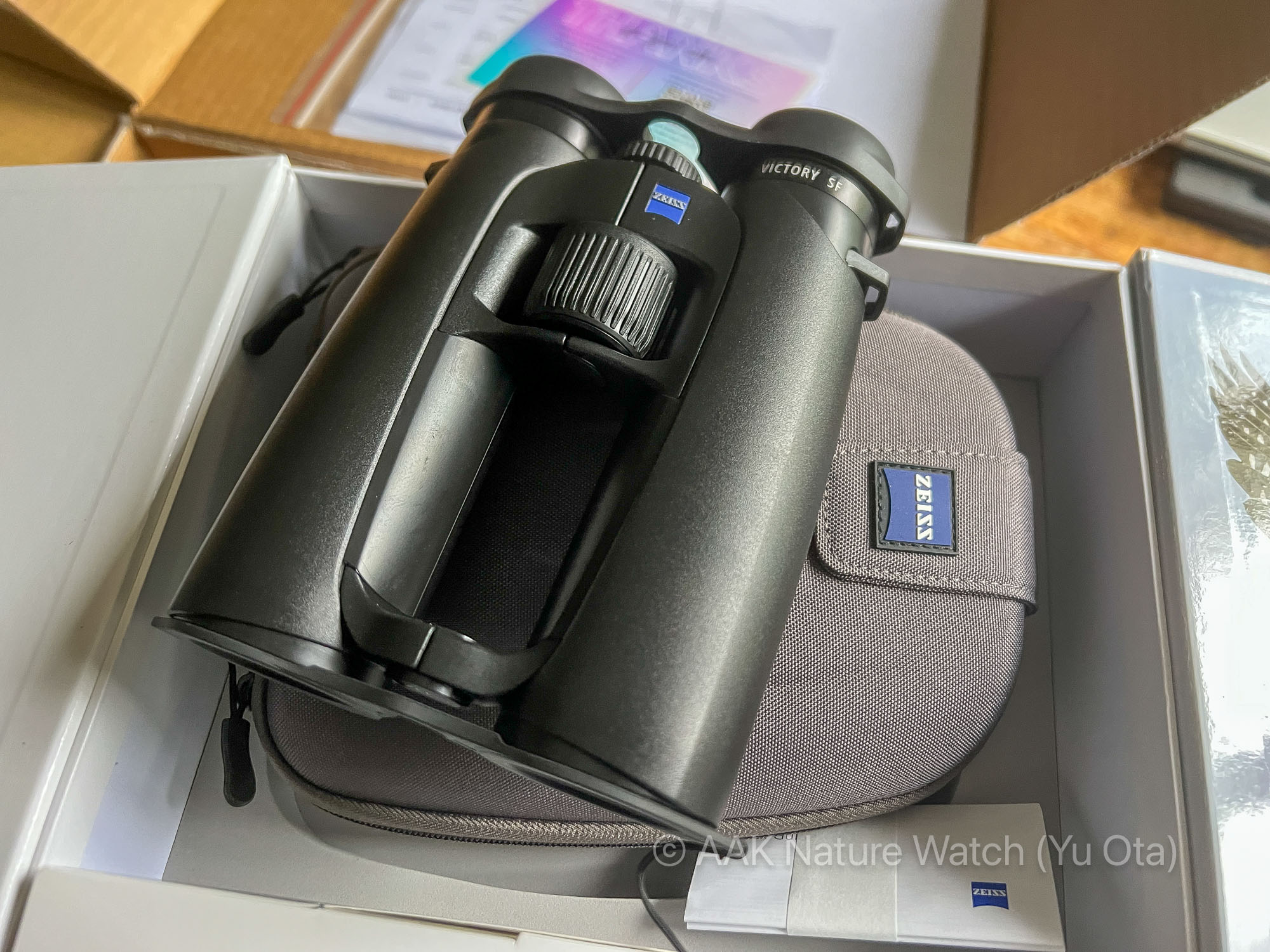 ツァイス　ビクトリーSF 10x42 双眼鏡